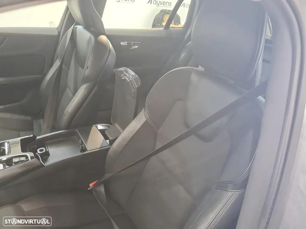 Volvo V60 2.0 T8 AWD TE Momentum Plus - 6