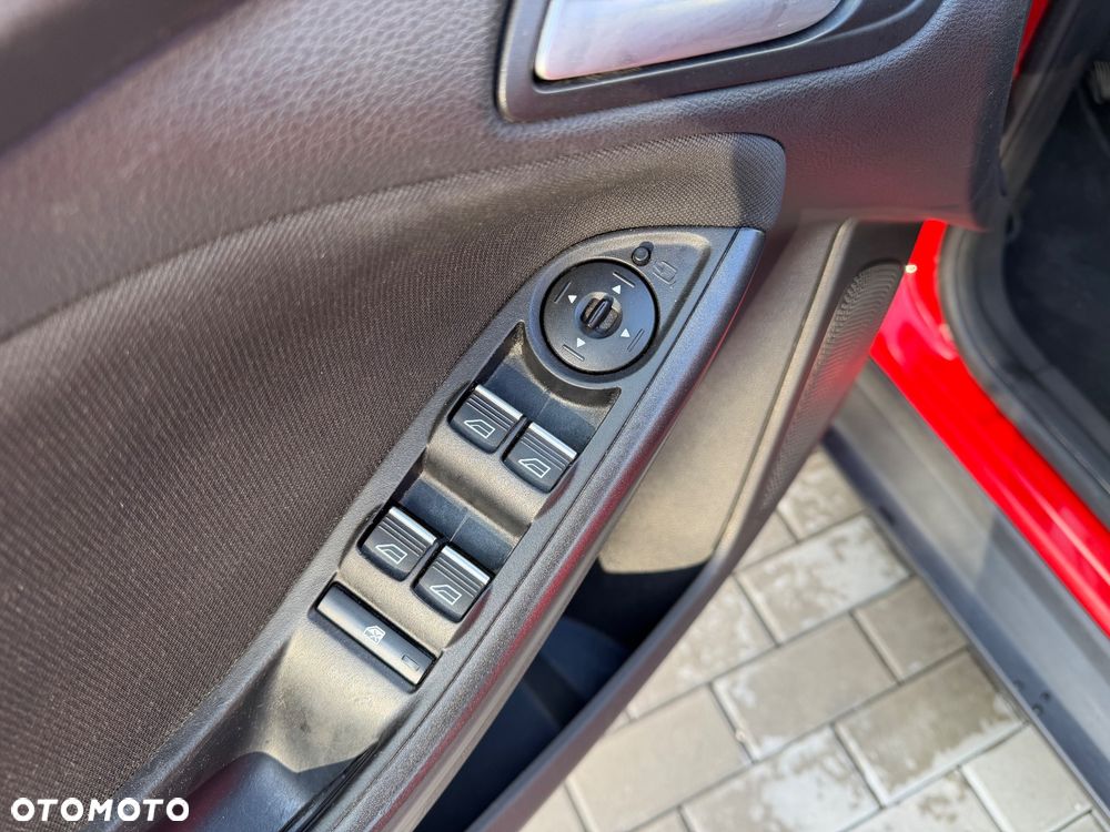 Ford Focus 1.5 TDCi SYNC Edition - 19