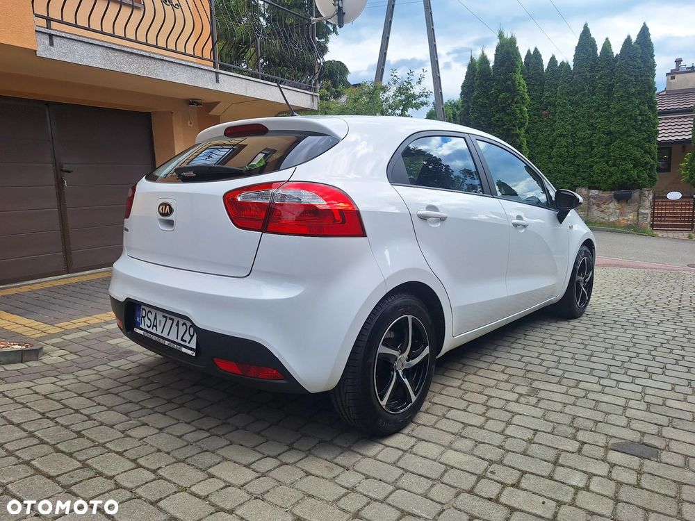 Kia Rio 1.2 L - 4
