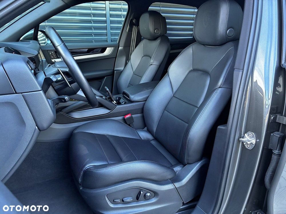 Porsche Cayenne - 23