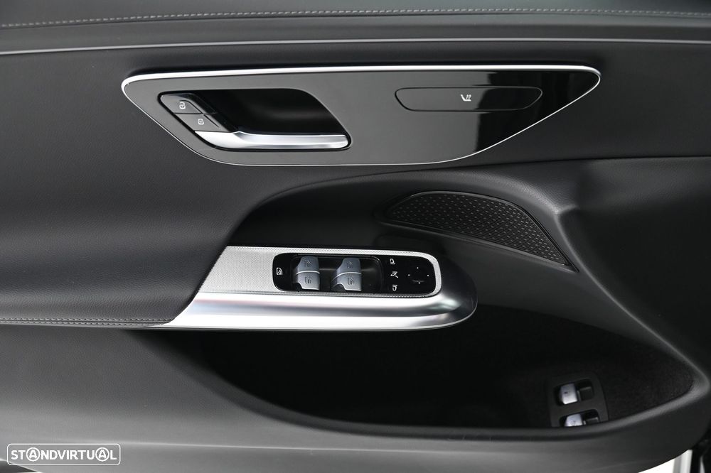 Mercedes-Benz E 300 e AMG Line - 22