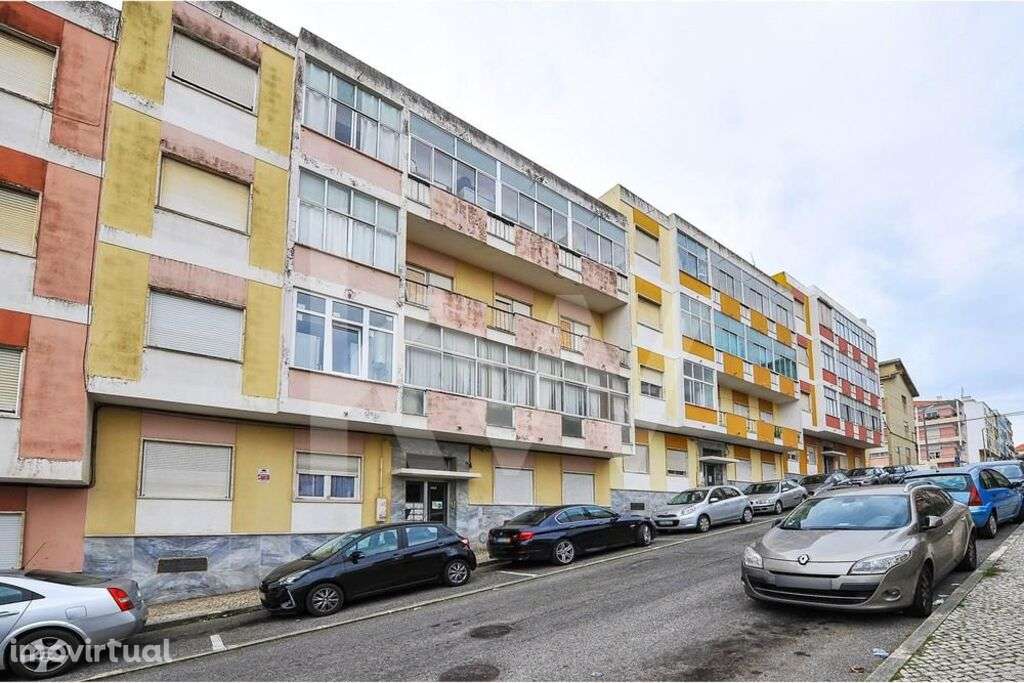 Garagem box com 23 m2 em estacionamento coletivo - Cacém - Grande imagem: 5/7