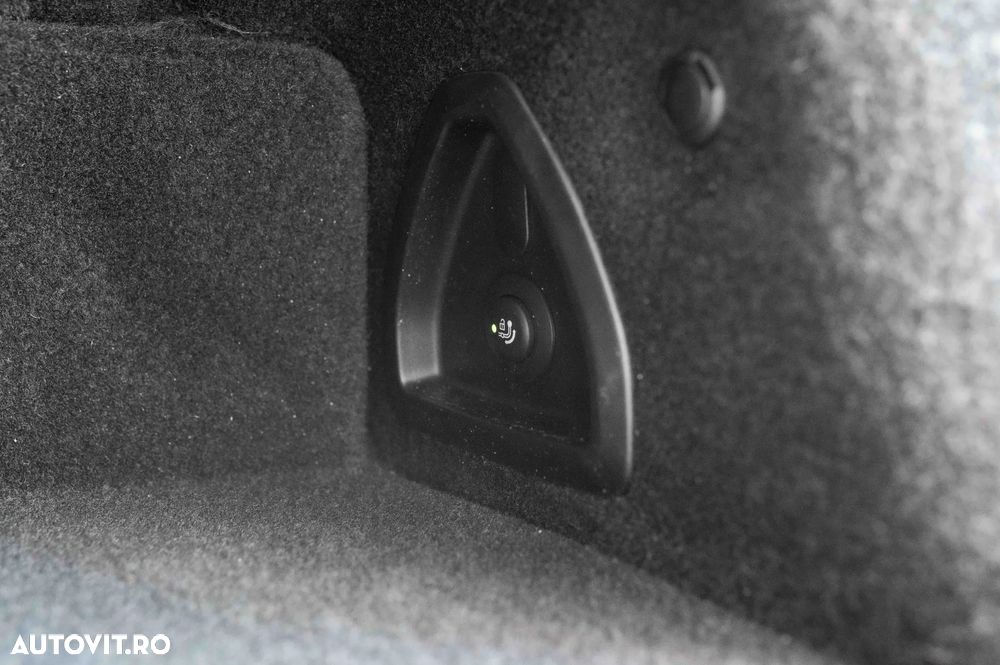 BMW Seria 3 320e Aut. M Sport - 31