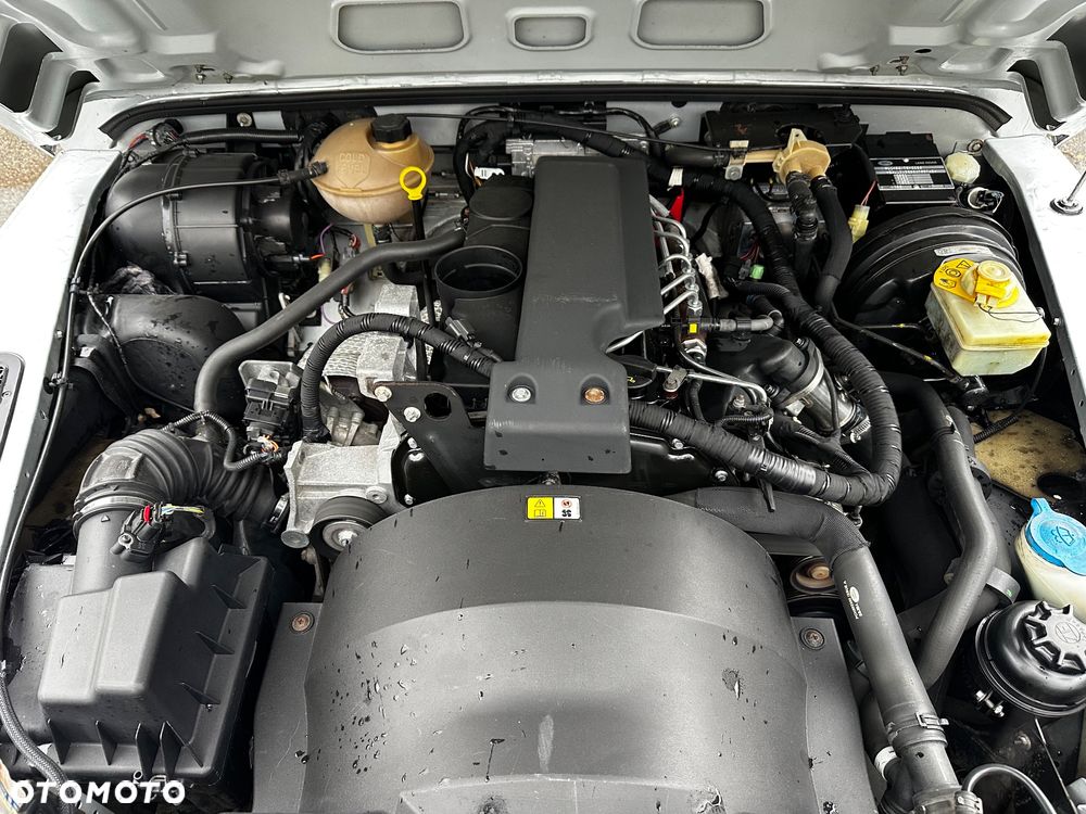 Land Rover Defender - 21