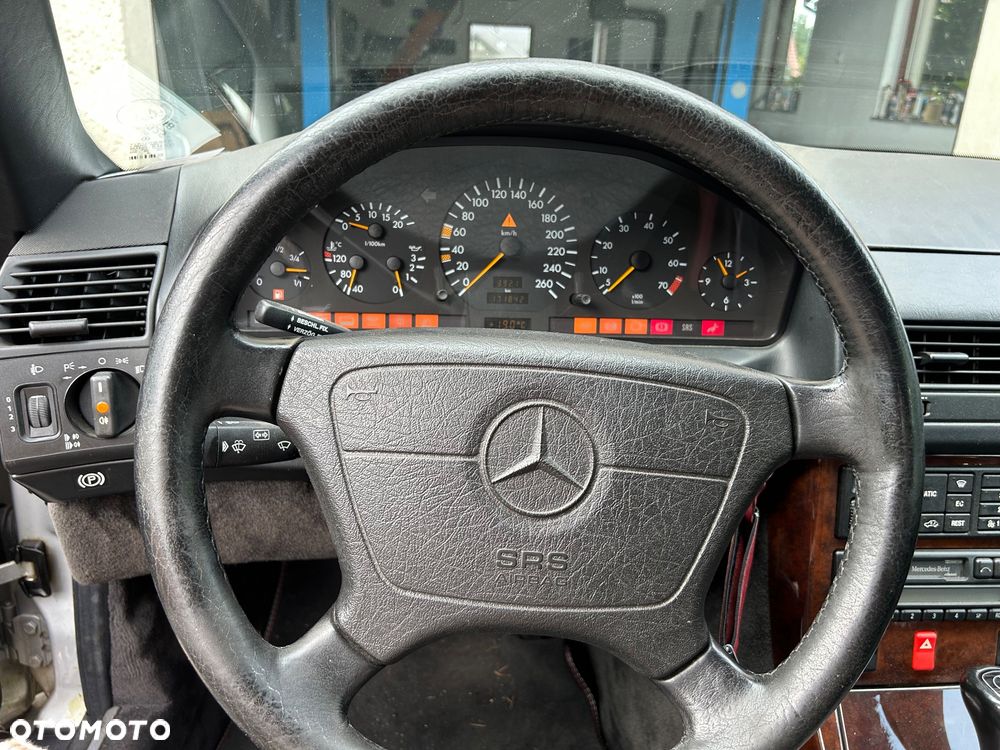 Mercedes-Benz SL 320 - 11