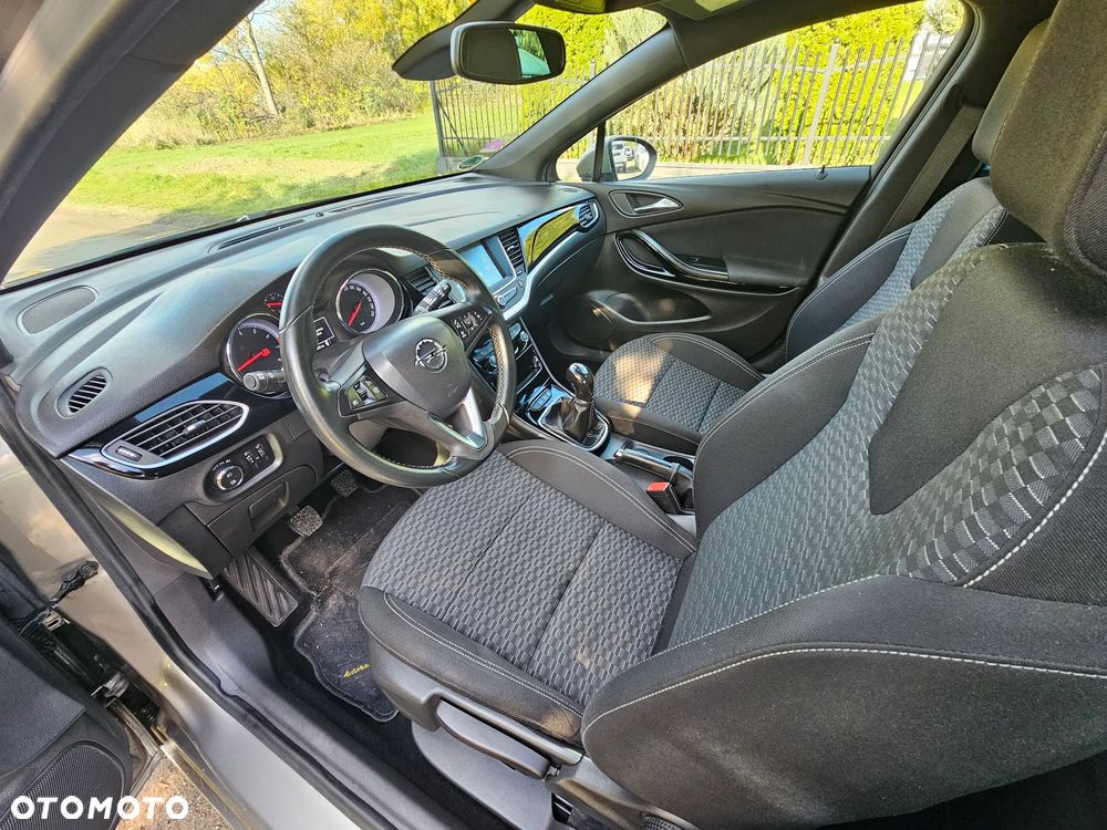Opel Astra 1.4 Turbo 120 Jahre - 10