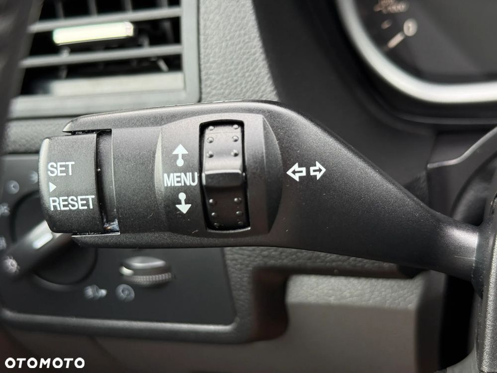 Ford Kuga - 37