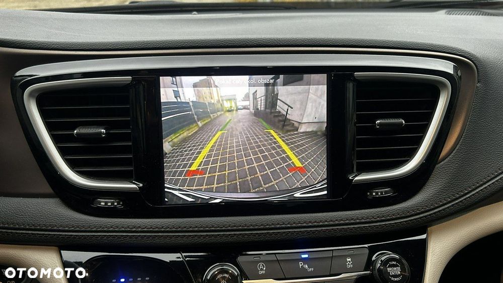 Chrysler Pacifica - 17