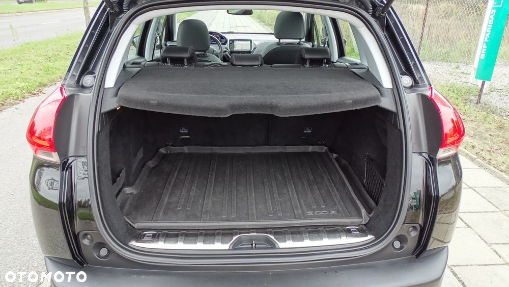 Peugeot 2008 1.2 Pure Tech Allure S&S - 16