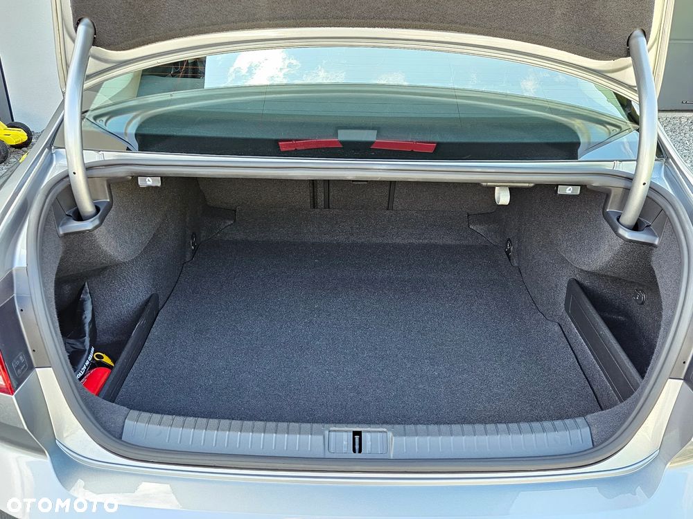 Volkswagen Passat 2.0 TDI EVO Business - 30