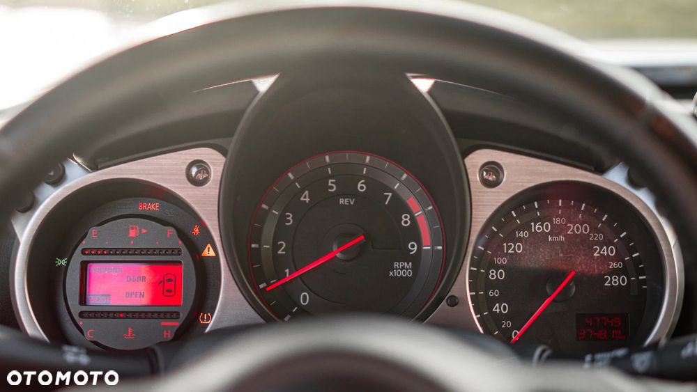 Nissan 370 Z Standard - 31
