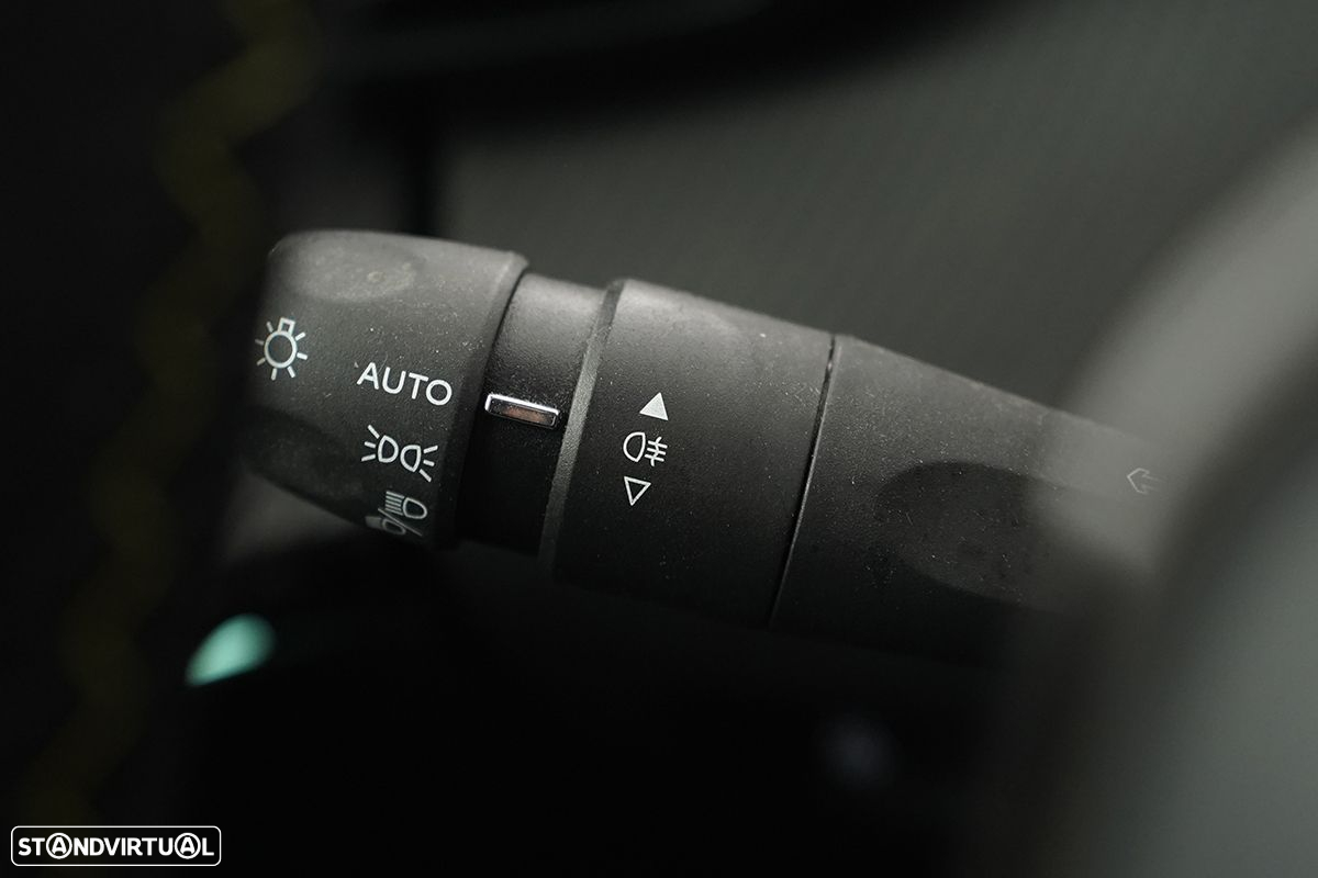Peugeot e-2008 50 kWh GT - 16