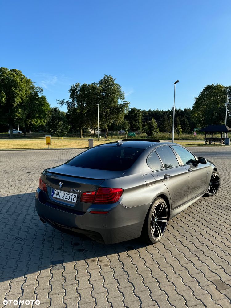 BMW Seria 5 528i xDrive - 6