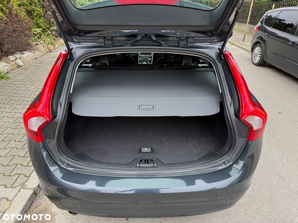 Volvo V60 D2 Momentum - 24