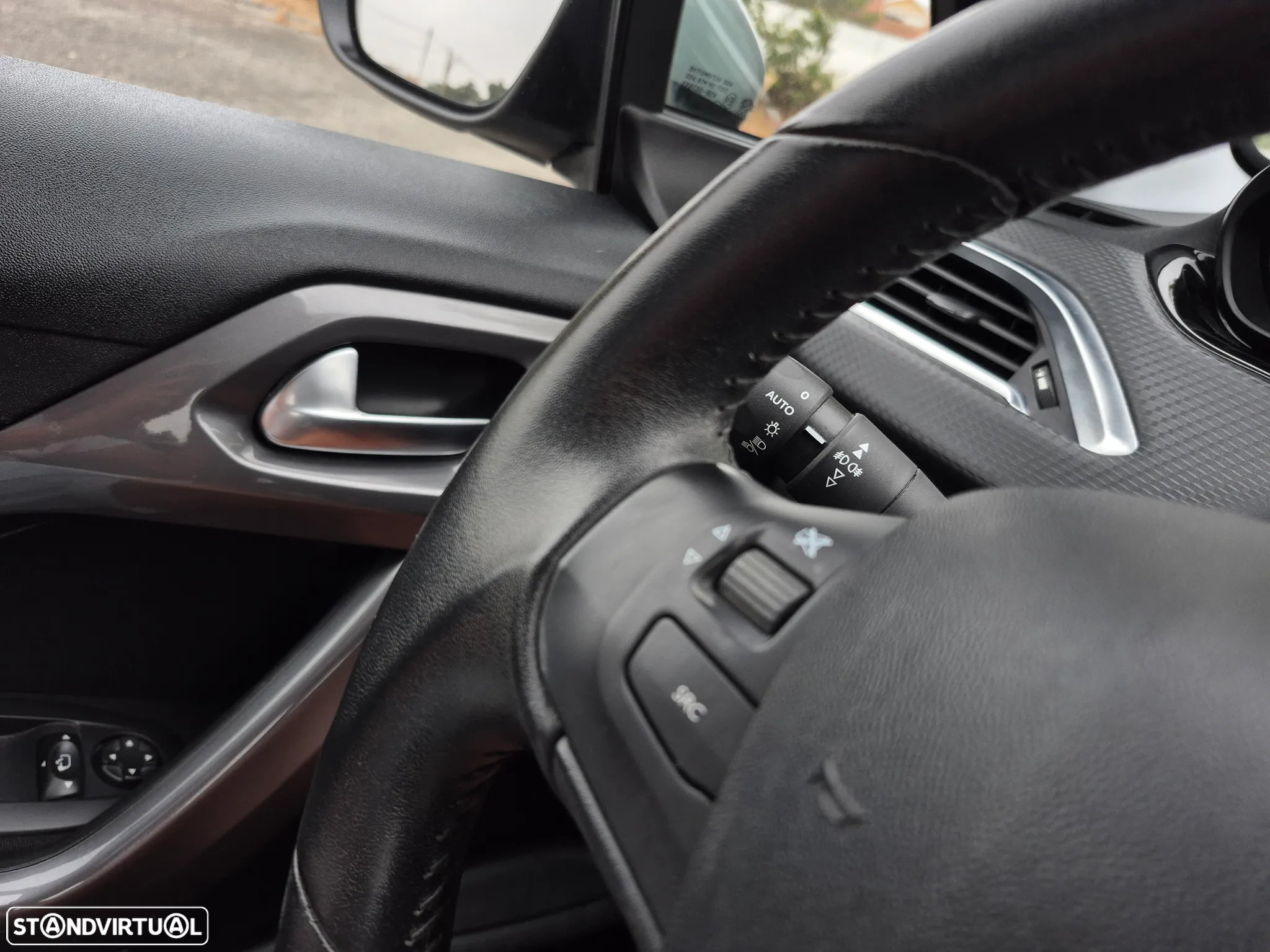 Peugeot 2008 1.2 PureTech Style - 20