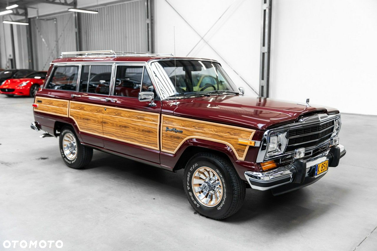 Jeep Wagoneer - 3