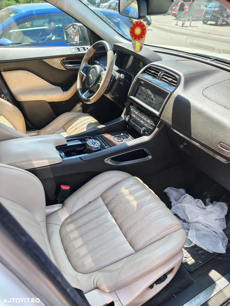 Jaguar F-Pace 20d AWD Pure - 5