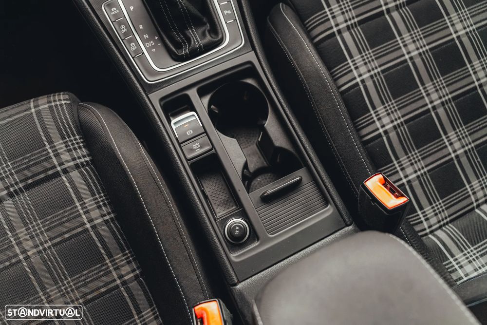 VW Golf 2.0 TDi GTD DSG - 27