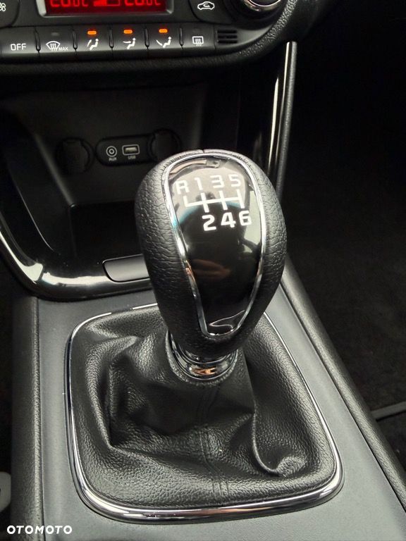 Kia Ceed 1.6 GDI ISG Dream-Team Edition - 26