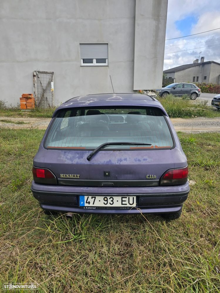 Renault Clio 1.9 RT - 4