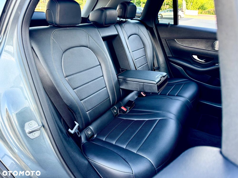 Mercedes-Benz GLC 220 d 4Matic 9G-TRONIC AMG Line Plus - 27