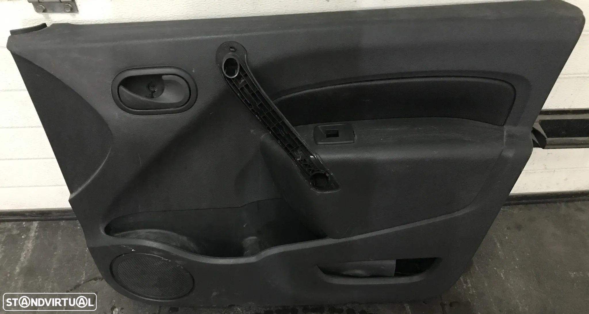 QUARTELA / FORRA DA PORTA RENAULT KANGOO II 2009-2021 - FRENTE DIREITA - 1