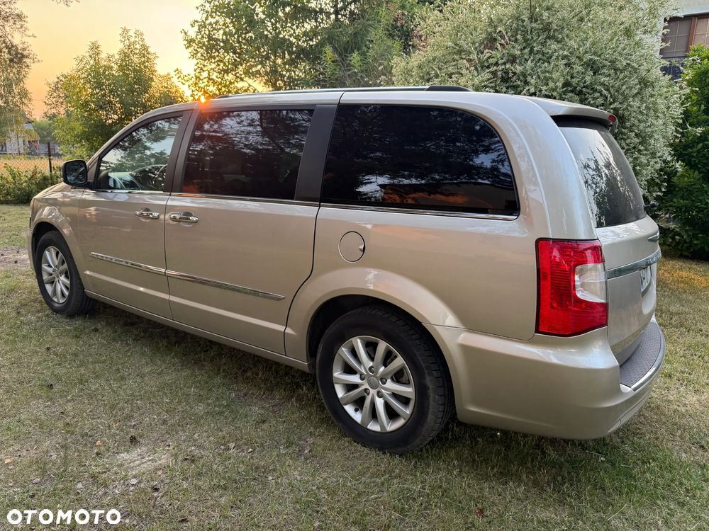 Chrysler Town & Country 3.6 Limited - 7