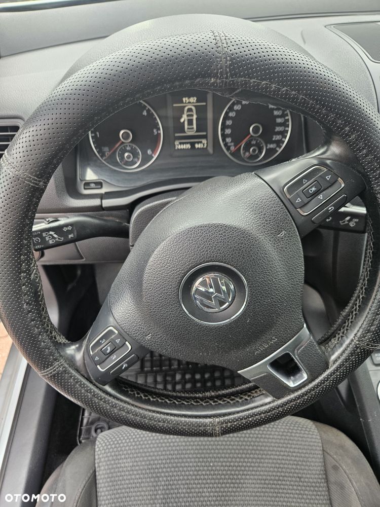 Volkswagen Jetta - 4