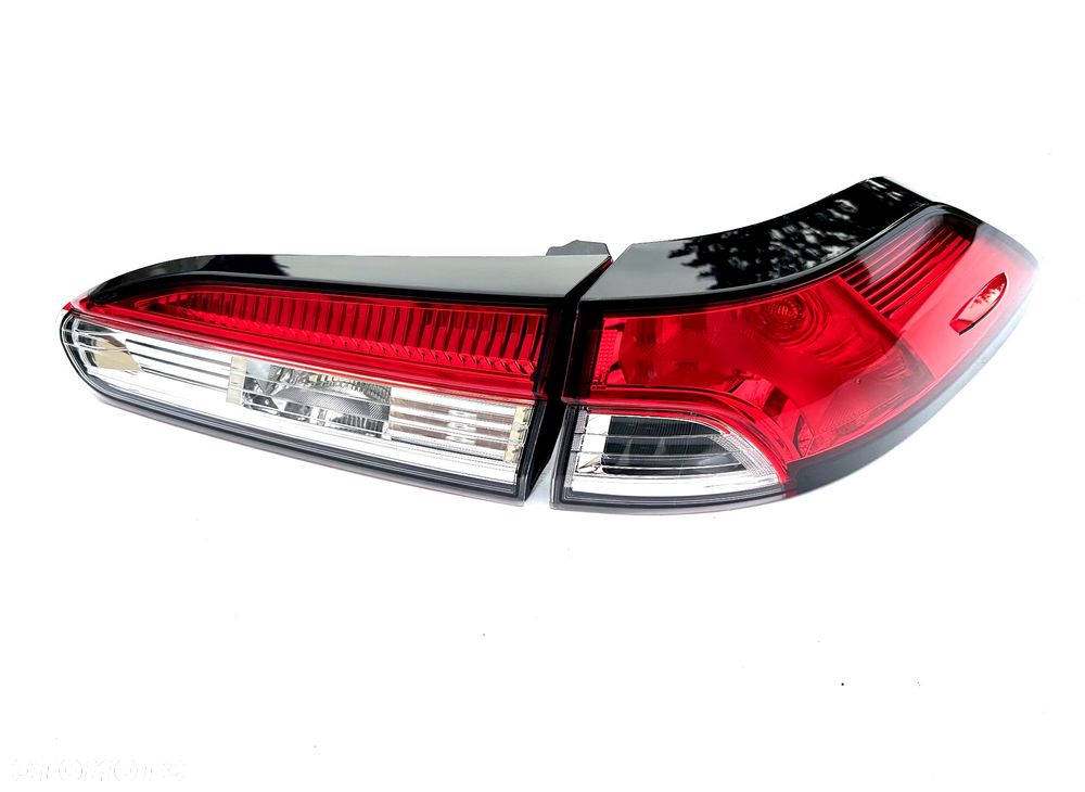 TOYOTA COROLLA CROSS 22 - LAMPA TYŁ tylna lampy błotnik klapa R ORYGINAŁ OE - 1
