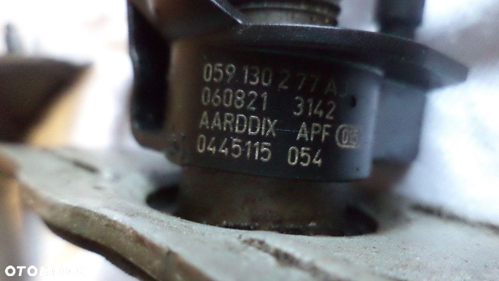 Wtrysk wtryskiwacz Audi Vw 2.7 TDI 059130277AJ - 2