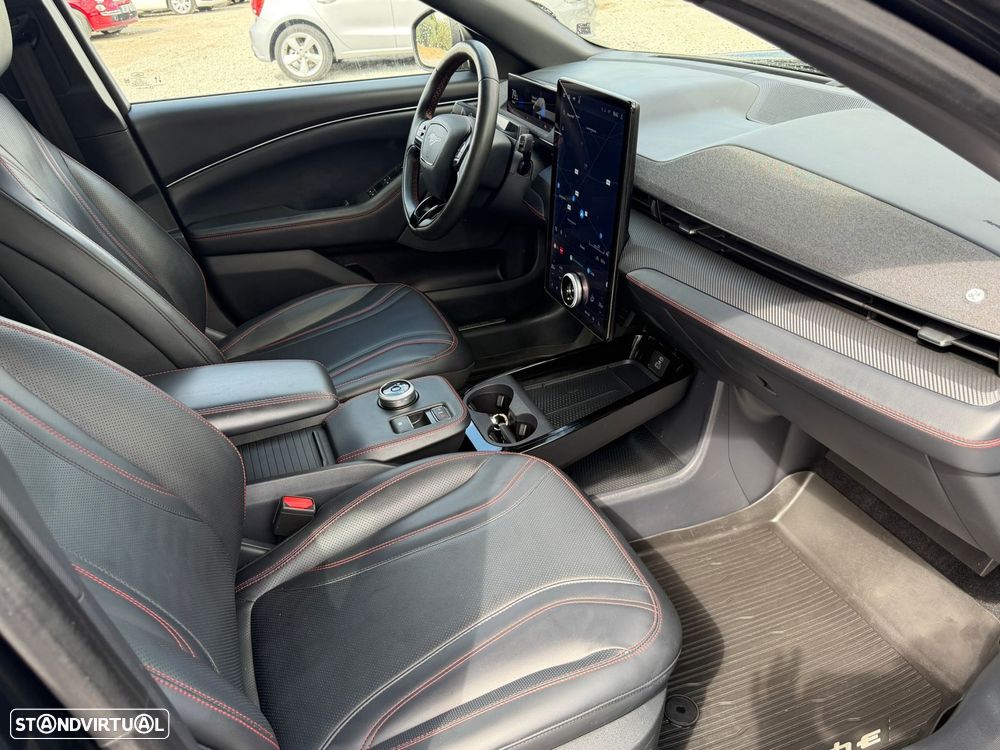 Ford Mustang Mach-E 75.7 kWh Premium AWD - 11