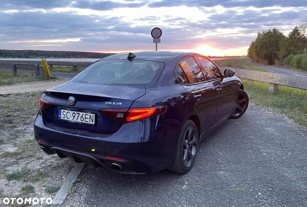 Alfa Romeo Giulia 2.0 Turbo 16V AT8-Q4 Veloce - 12