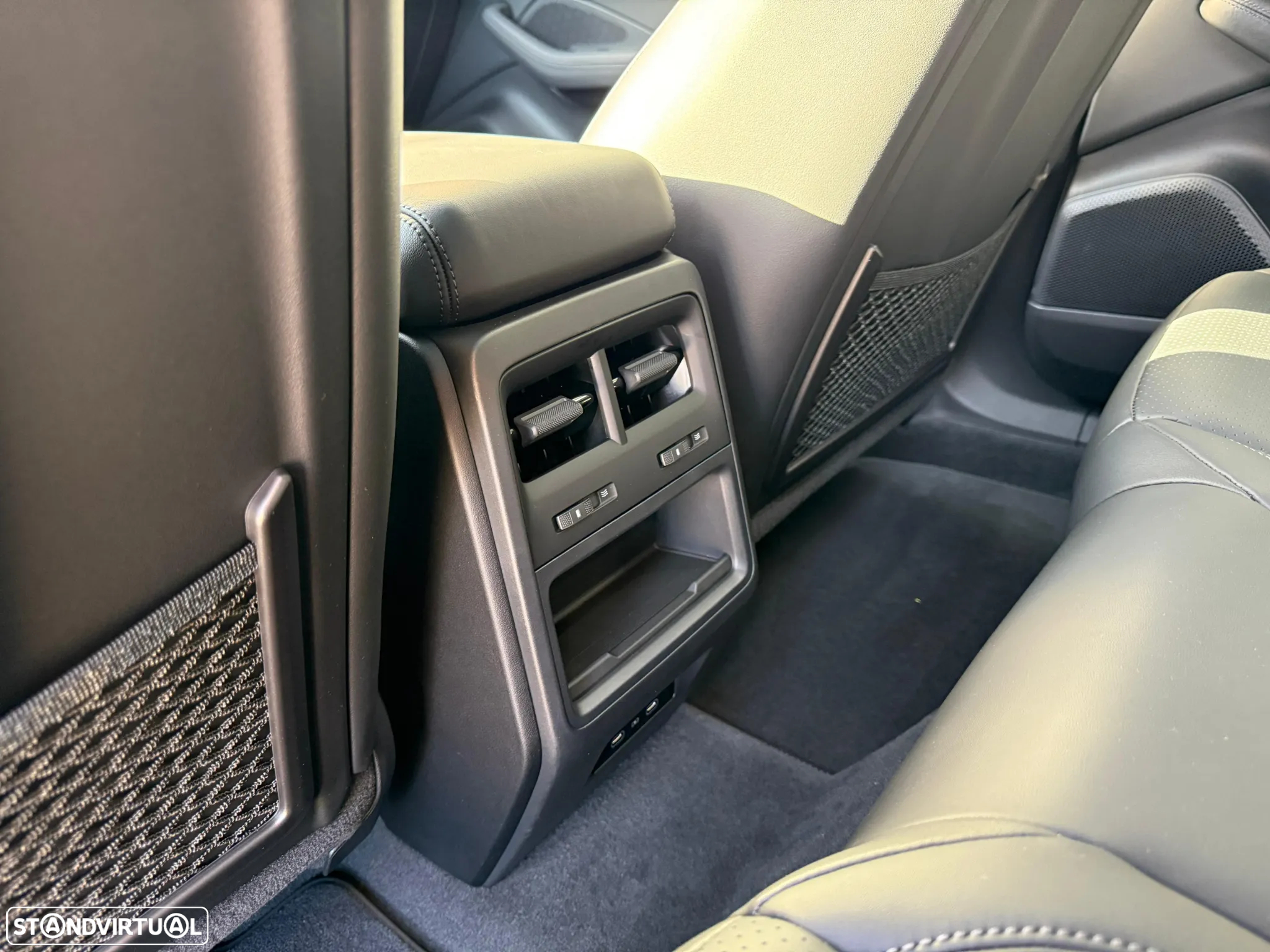 Porsche Macan Electric 4 - 20