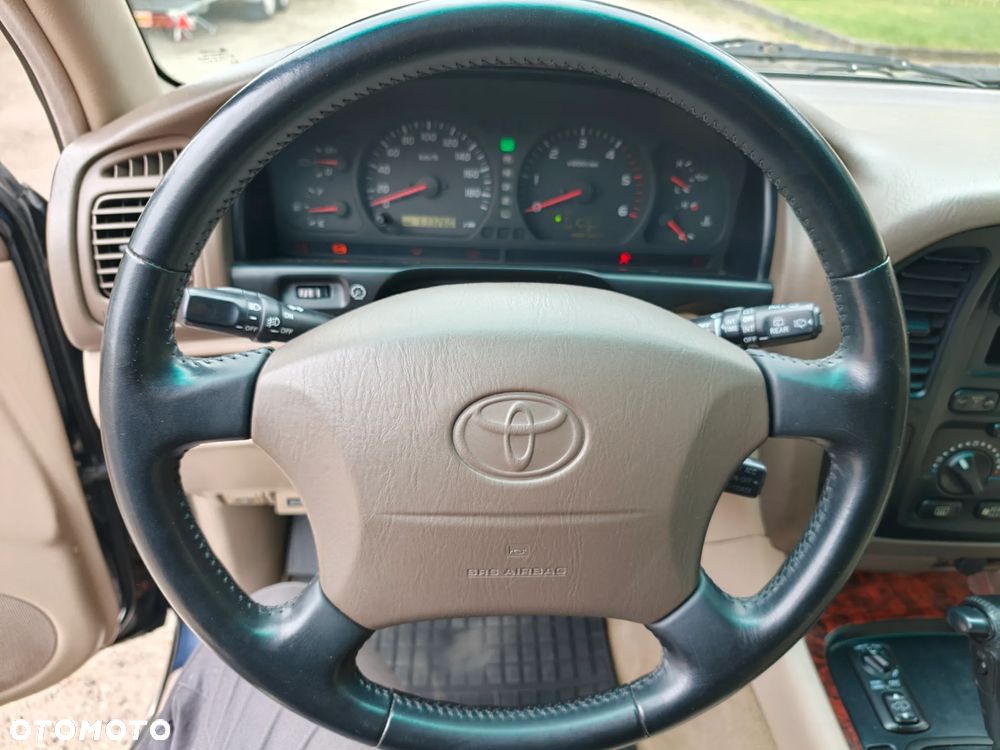 Toyota Land Cruiser - 9