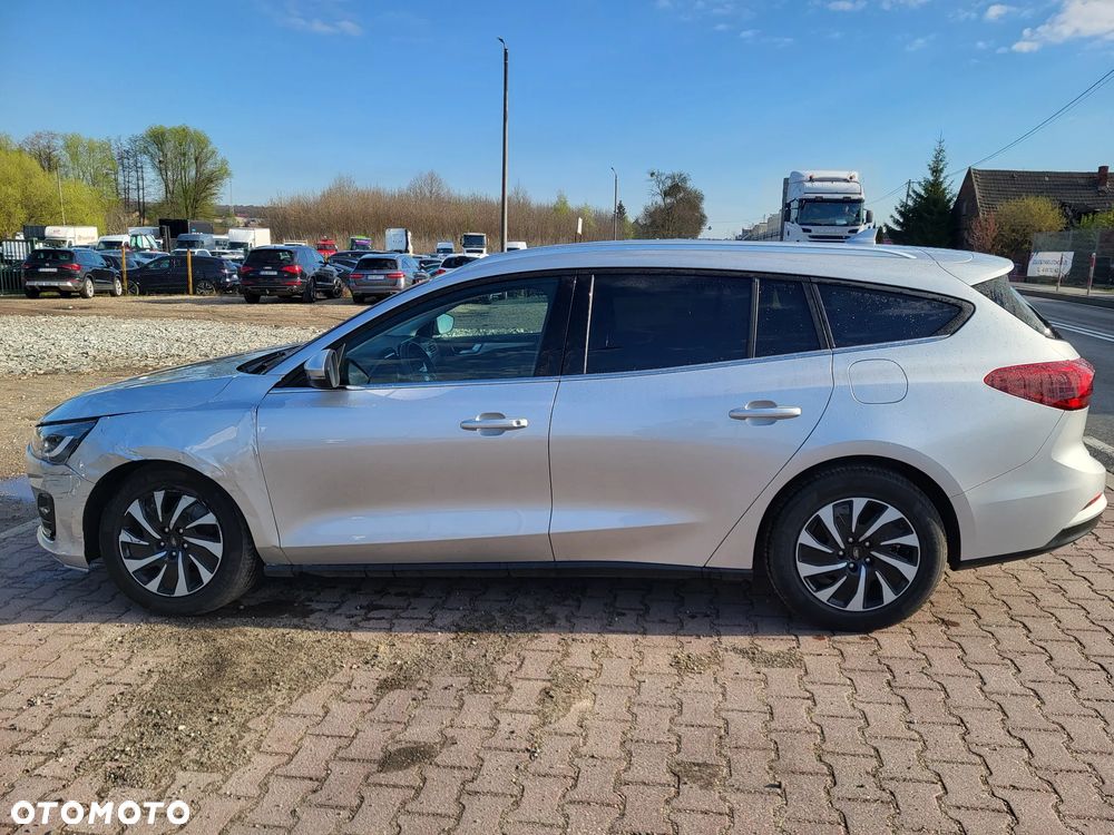 Ford Focus 1.0 EcoBoost Hybrid TITANIUM - 4