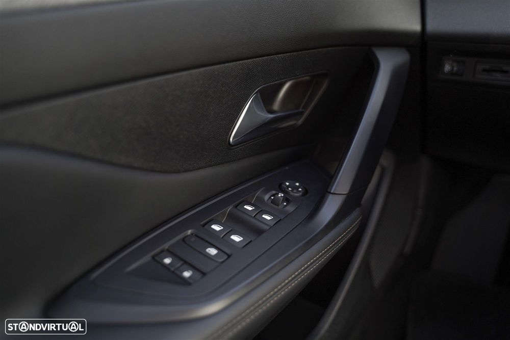 Peugeot 308 SW 1.2 PureTech Allure Pack EAT8 - 19