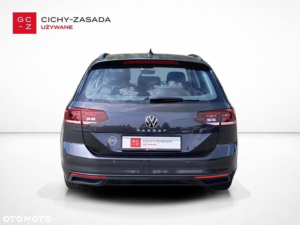 Volkswagen Passat - 4