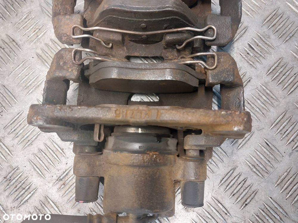 TARCZE HAMULCOWE PRZÓD + ZACISKI TOYOTA YARIS II LIFT 1.33 16V - 7