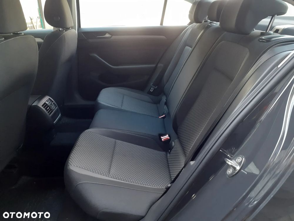 Volkswagen Passat - 22