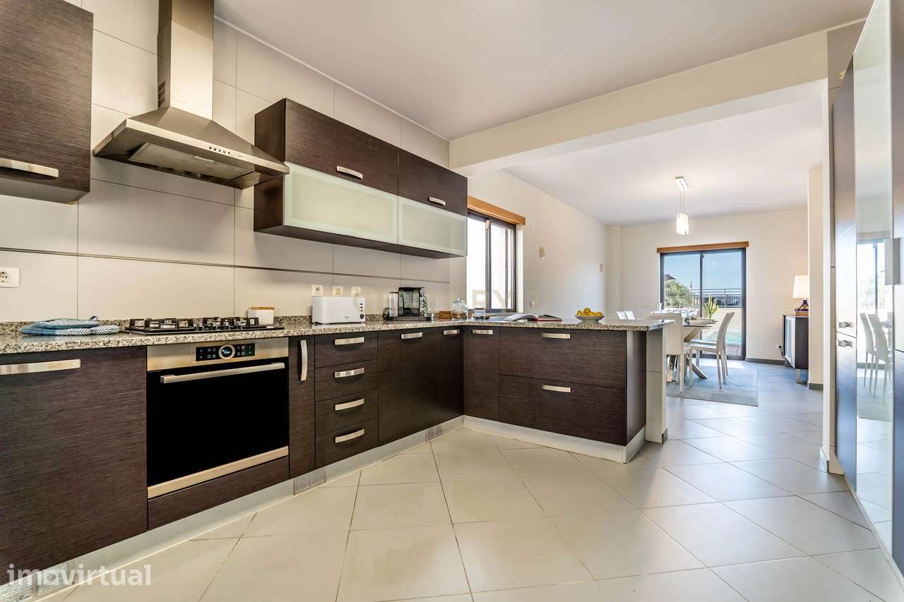 Deslumbrante Moradia T5 em Vilamoura com uma área total de 265m2 - Grande imagem: 4/60