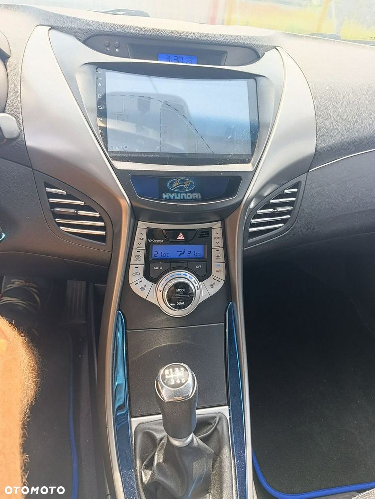 Hyundai Elantra - 13