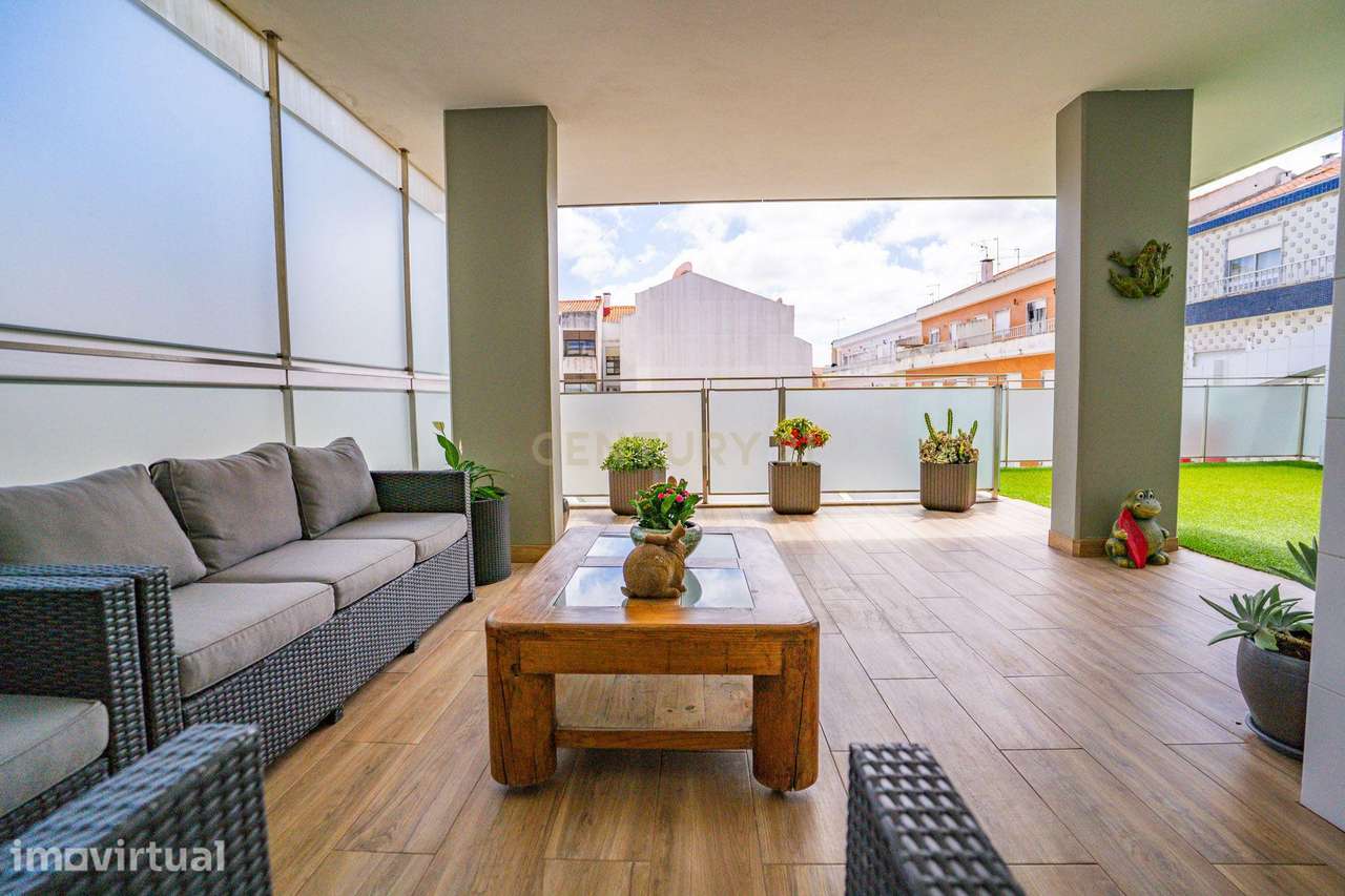 Apartamento T4 Premium com Terraço na Avenida da Independência - Grande imagem: 2/60