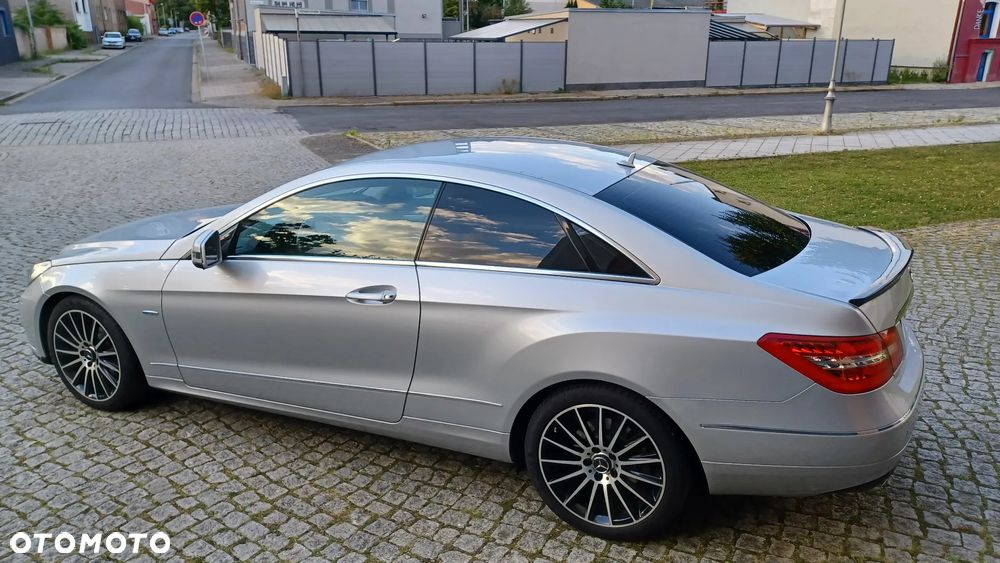 Mercedes-Benz Klasa E 200 CGI Coupe BlueEFFICIENCY Automatik Avantgarde - 5