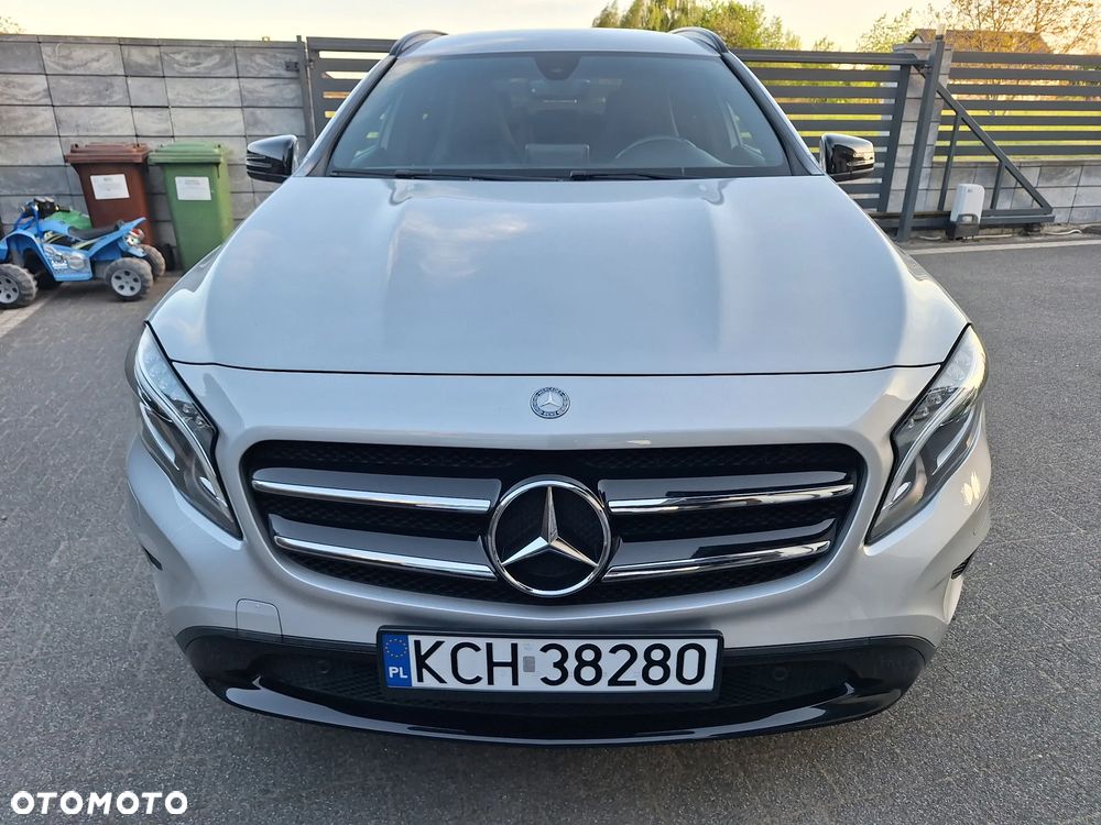 Mercedes-Benz GLA 200 d - 11