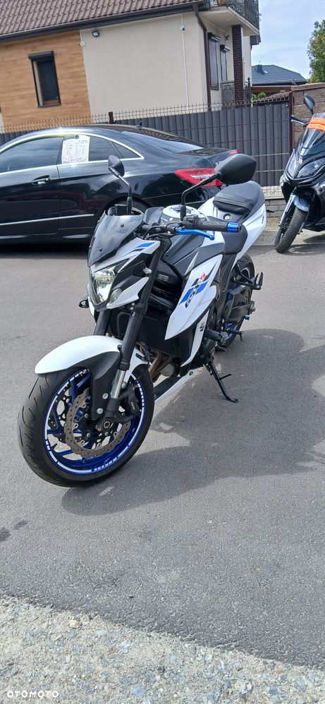 Suzuki GSX - 6