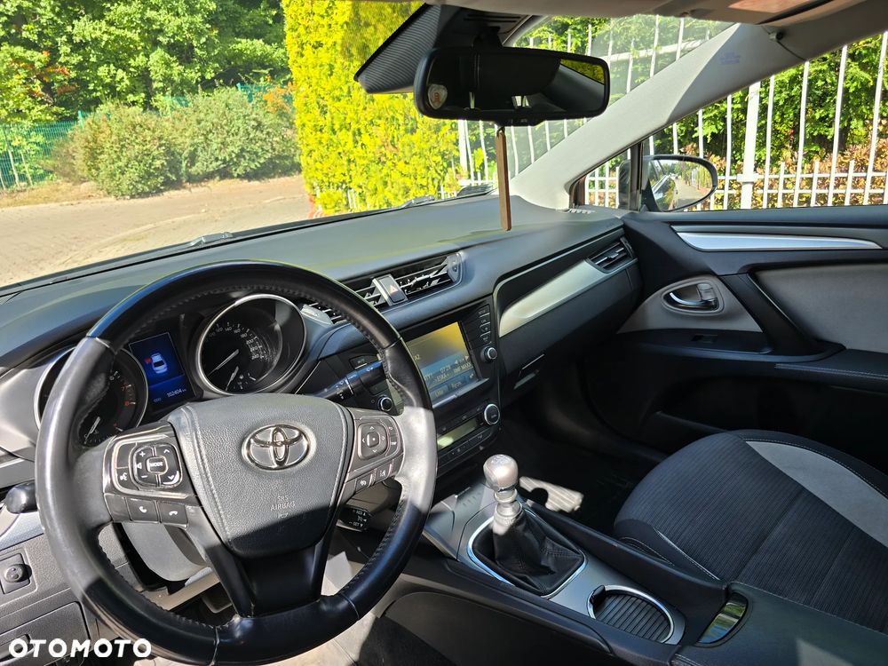 Toyota Avensis 1.8 Premium - 11