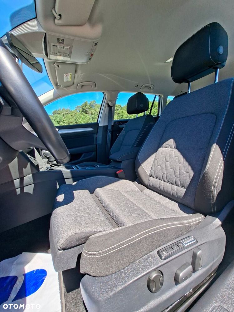 Volkswagen Passat - 11
