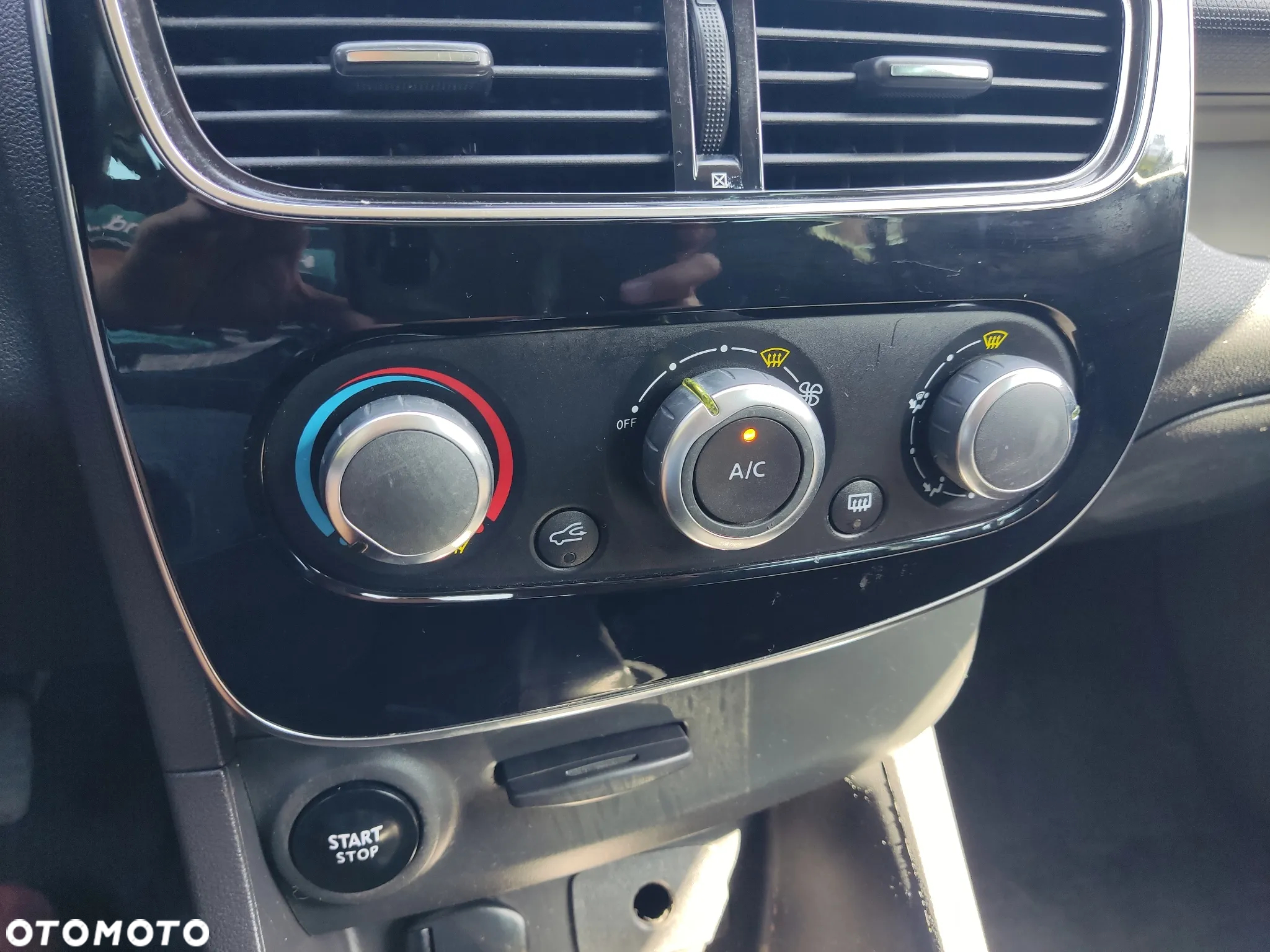 Renault Clio 1.2 16V Limited EU6 - 24