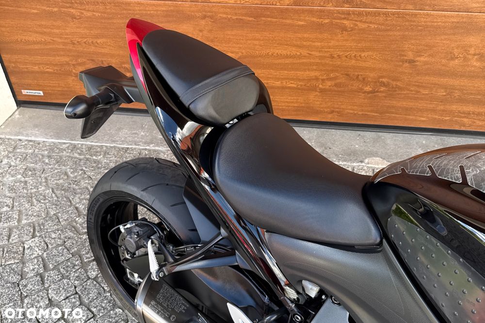 Suzuki GSX - 12