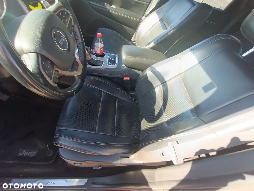 Jeep Grand Cherokee - 21